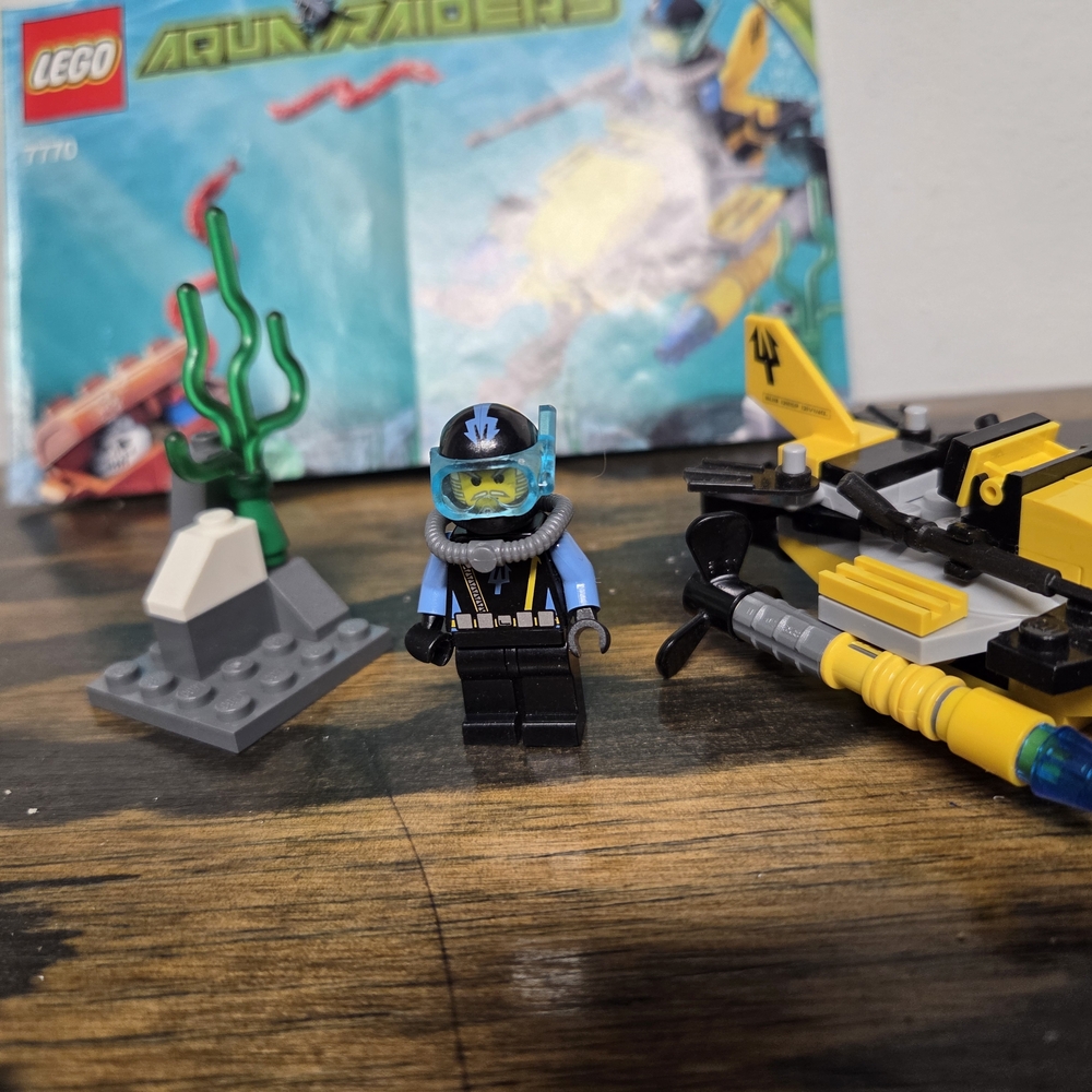 LEGO Aquazone Explorer Set - Yellow and Black - Picture 3 of 8
